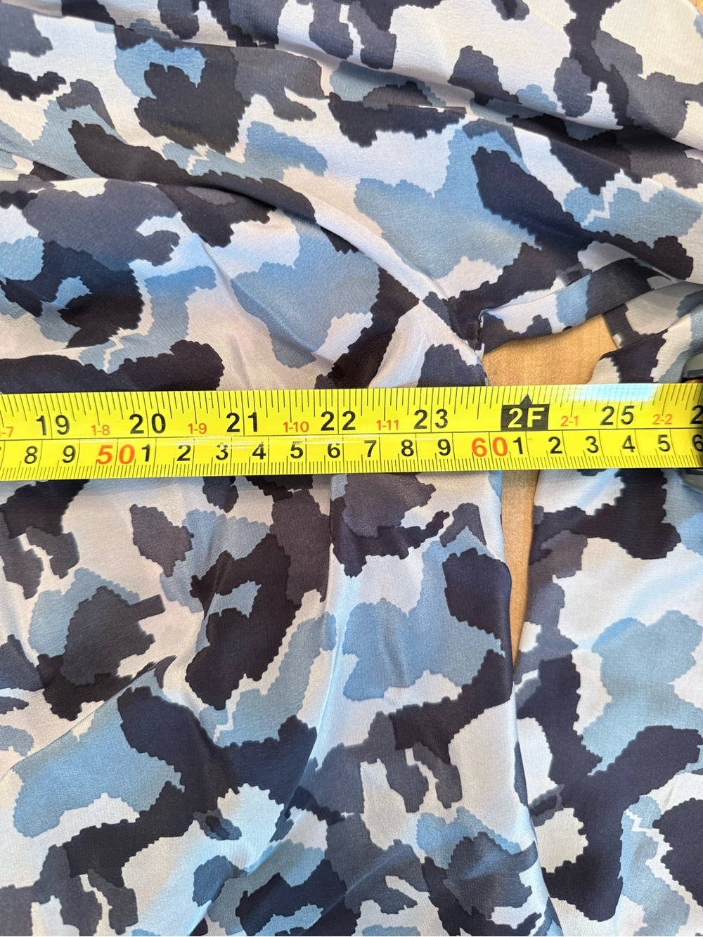 Rungolee Women's Medium Blue Leopard Print Camo Smocked Tunic Blouse Long Sleeve - Picture 4 of 6